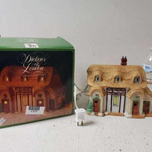 Dickens Of London Porcelain Collectible Bob Cratchit's House - Picture 1 of 8